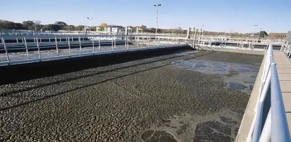 無(wú)錫田鑫化工分享曝氣池的泡沫顏色不同是怎么回事？